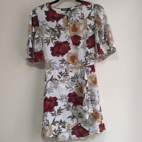 Boohoo Floral Mini Dress - Picture 2 of 5